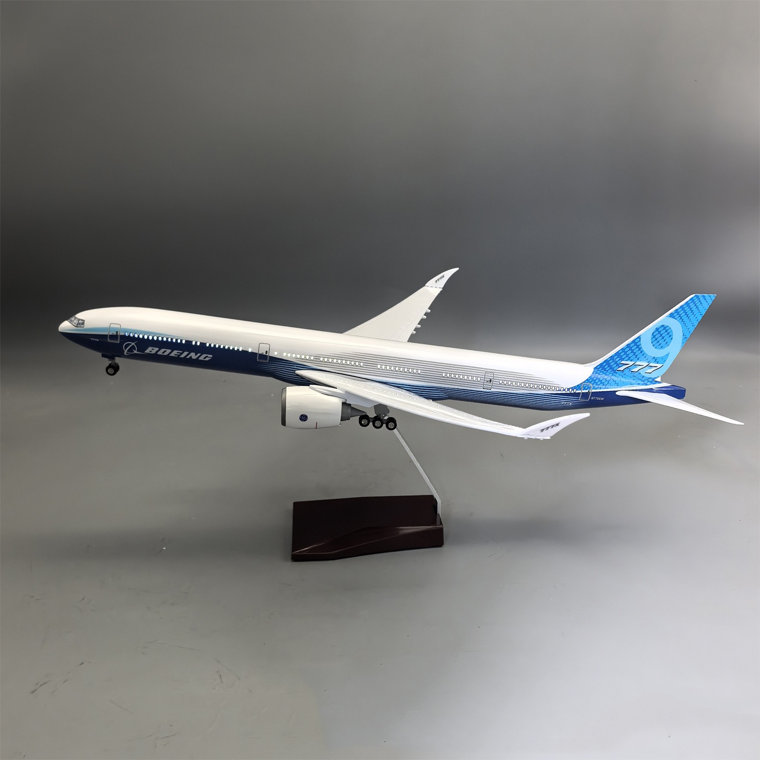Maqueta de Avión B777-9X a Esc - Model Kit Store reseña y precio