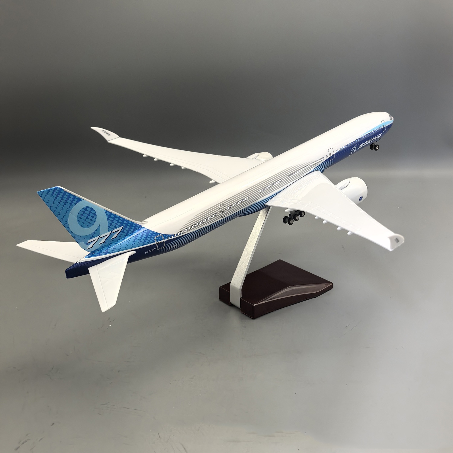 Maqueta de Avión B777-9X a Esc - Model Kit Store reseña y precio